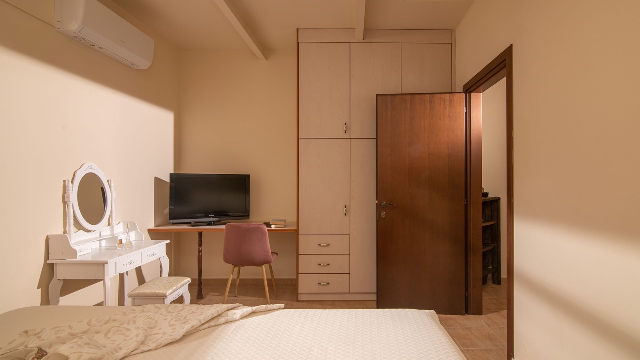 Photo of Bedroom in Minoa Pediada