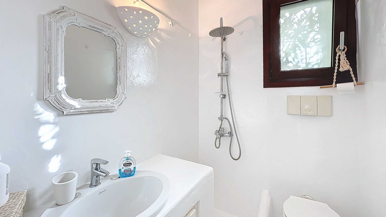 Photo of Bathroom in Plepi
