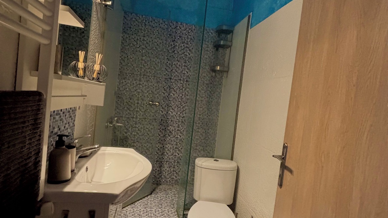 Photo of Bathroom in Drama