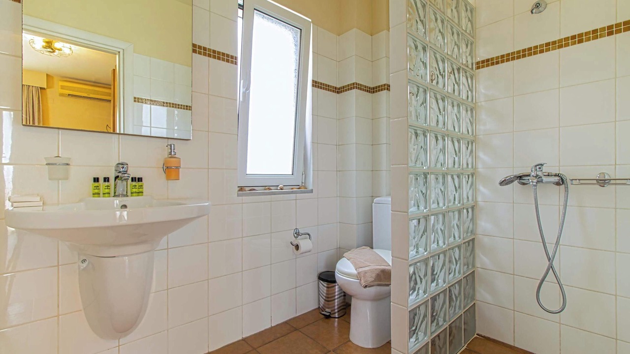 Photo of Bathroom in Marathokefala