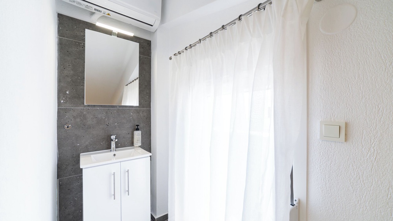 Photo of Bathroom in Ofrinion