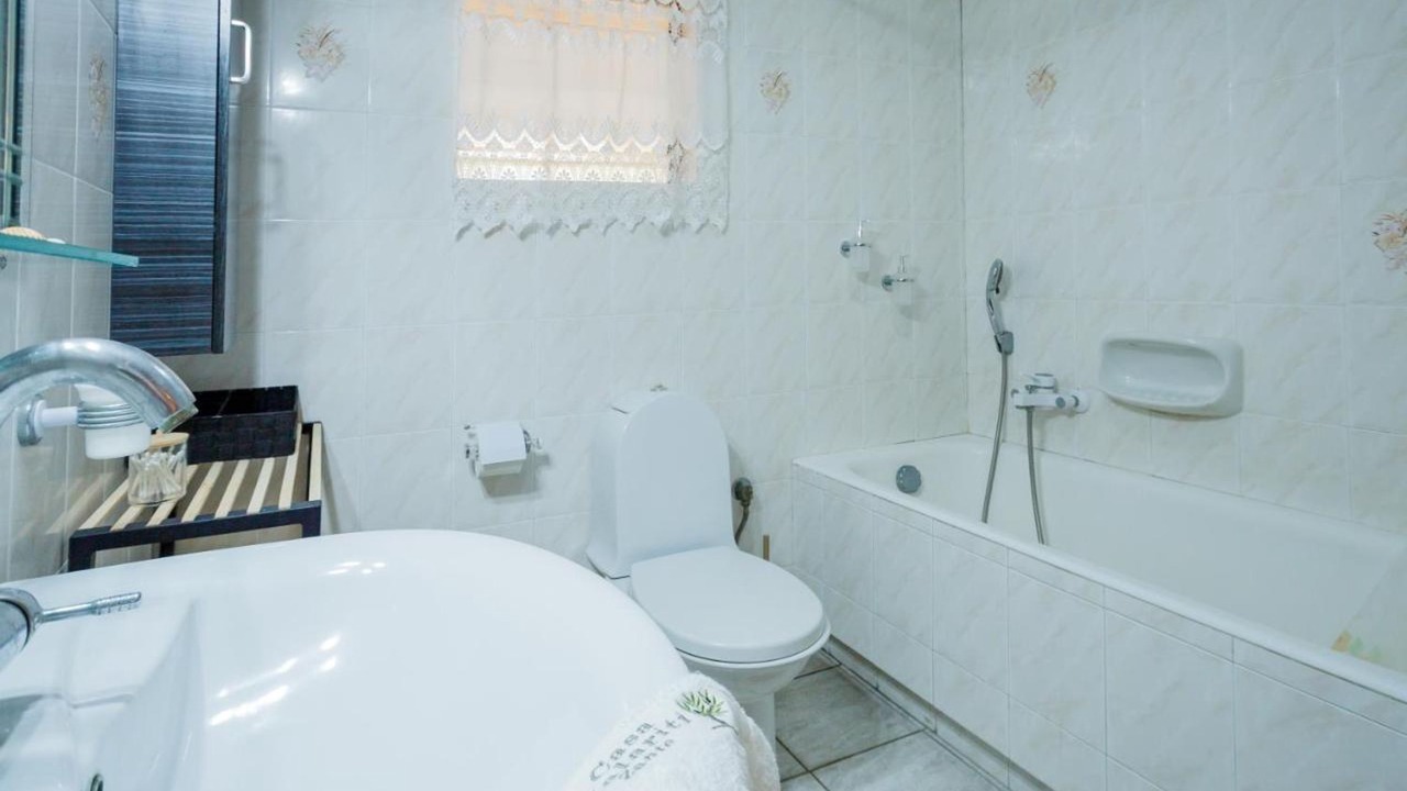 Photo of Bathroom in Alonia