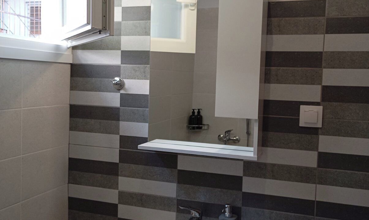 Photo of Bathroom in Volos City Centre