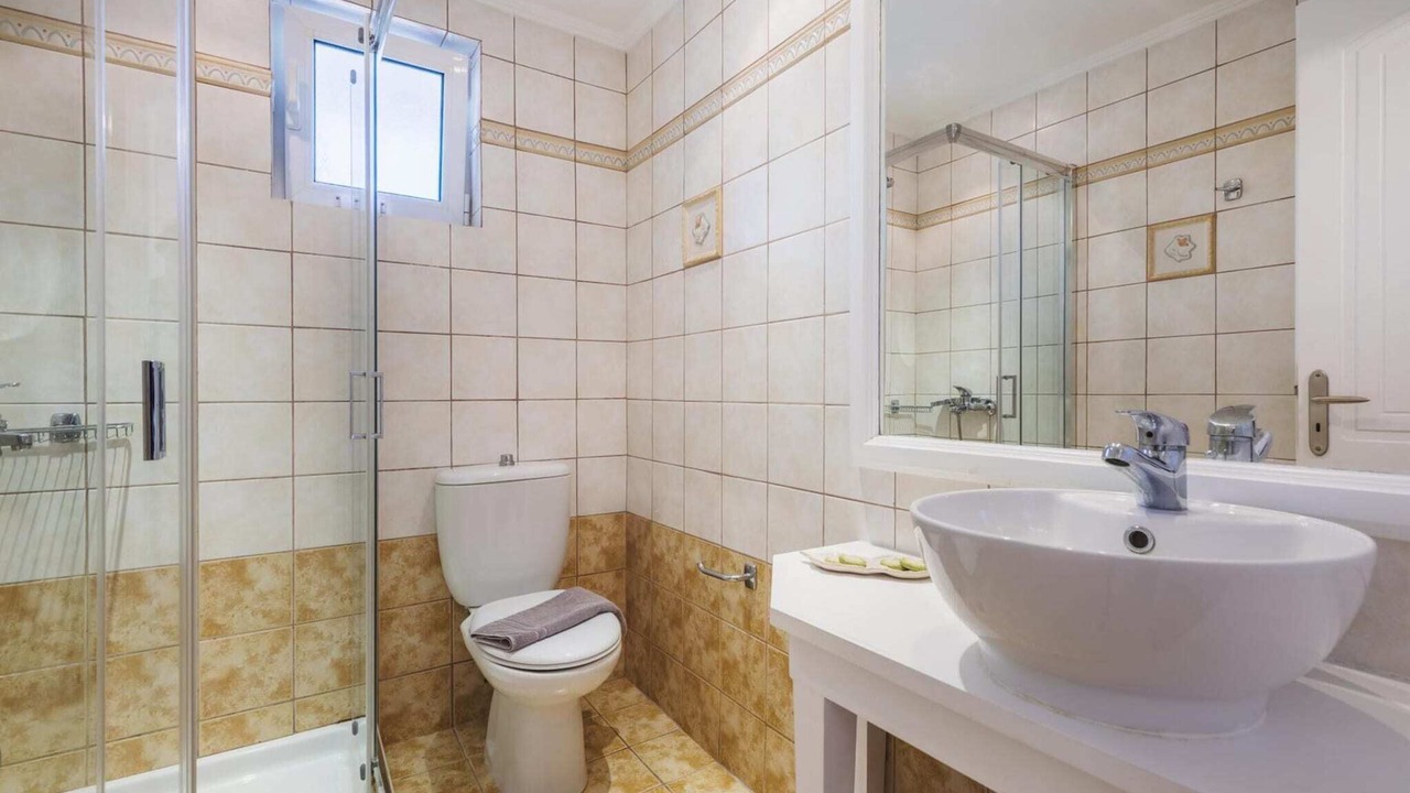 Photo of Bathroom in Neromilos