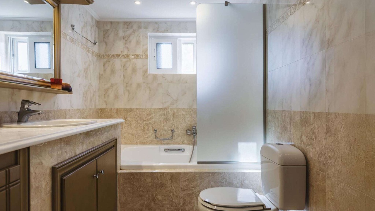 Photo of Bathroom in Neromilos