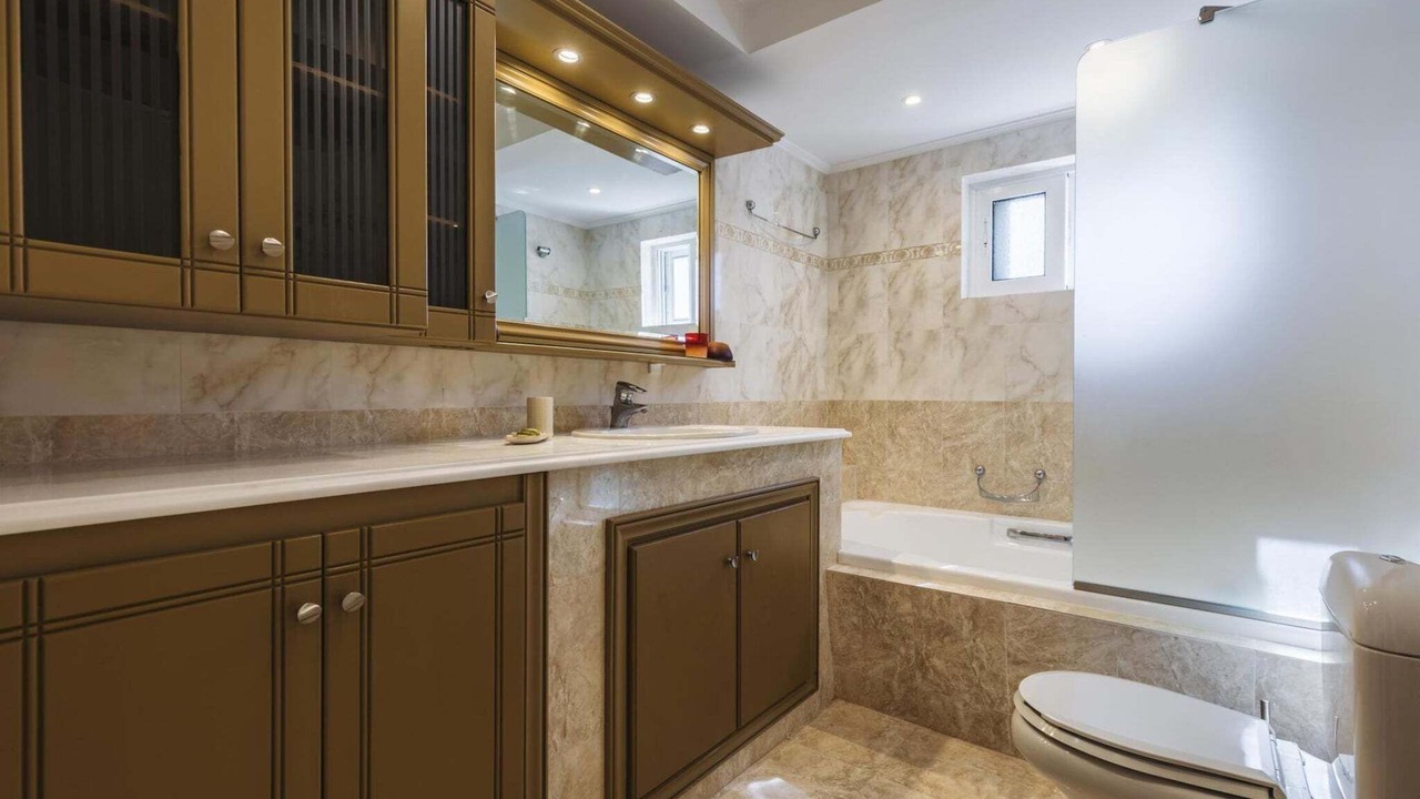 Photo of Bathroom in Neromilos