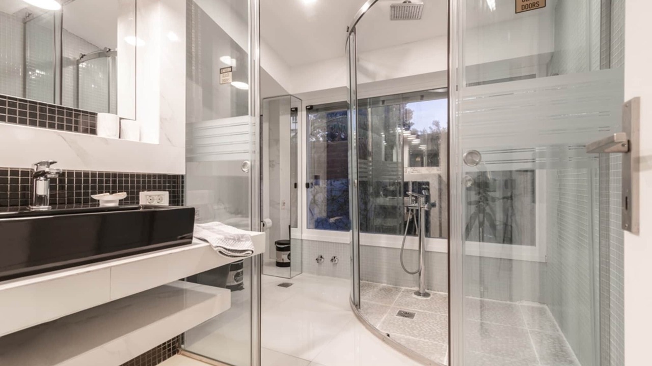 Photo of Bathroom in Neromilos