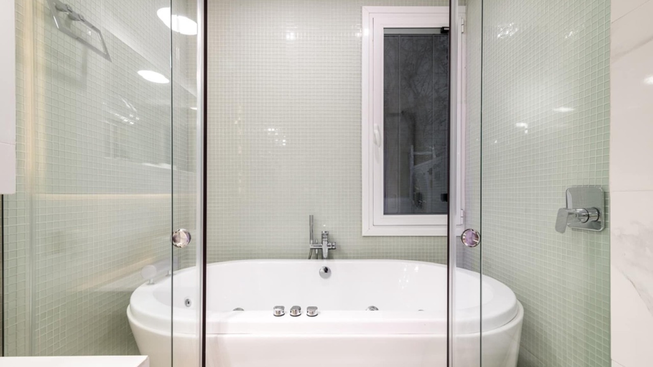 Photo of Bathroom in Neromilos