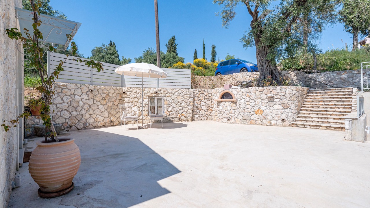 Photo of Patio Balcony in Karousades