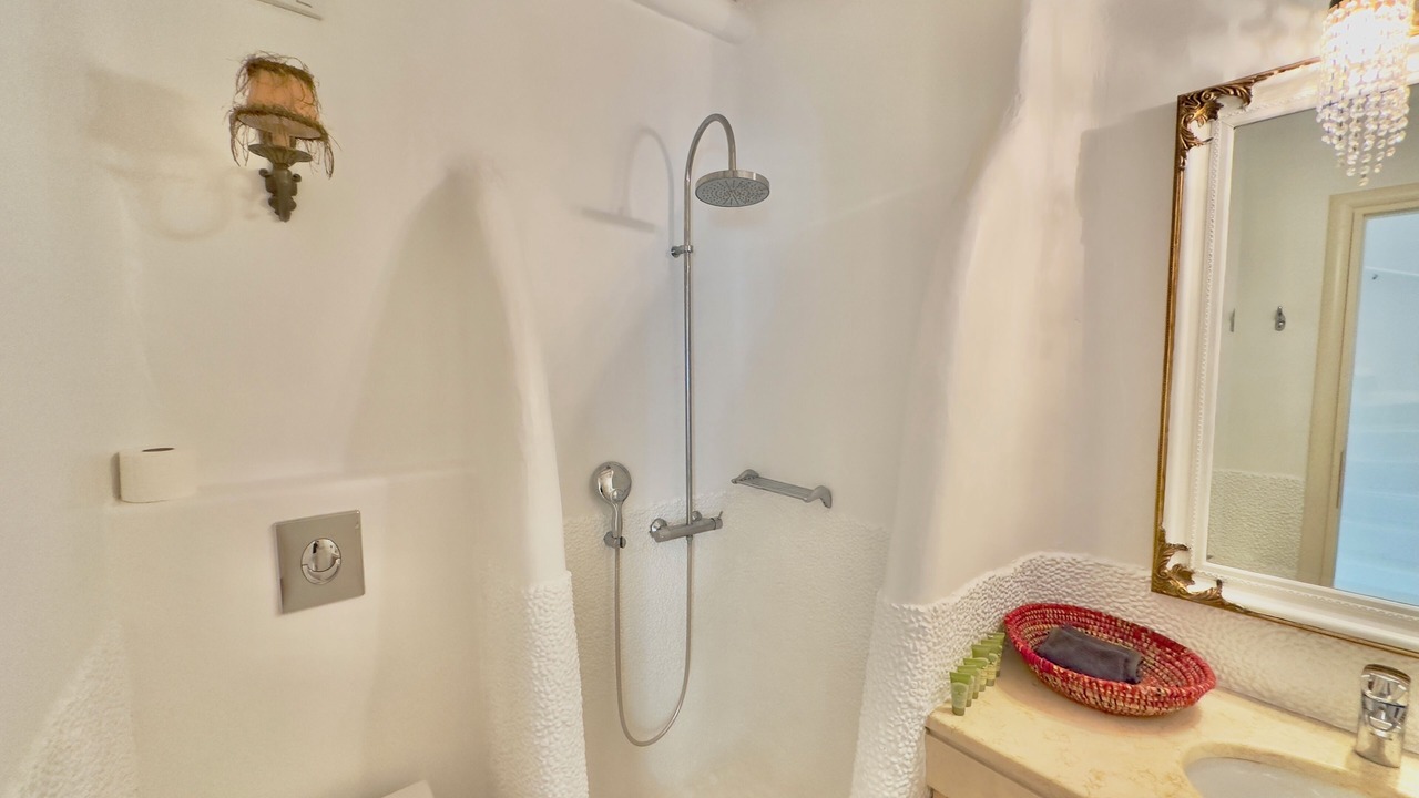 Photo of Bathroom in Ornos