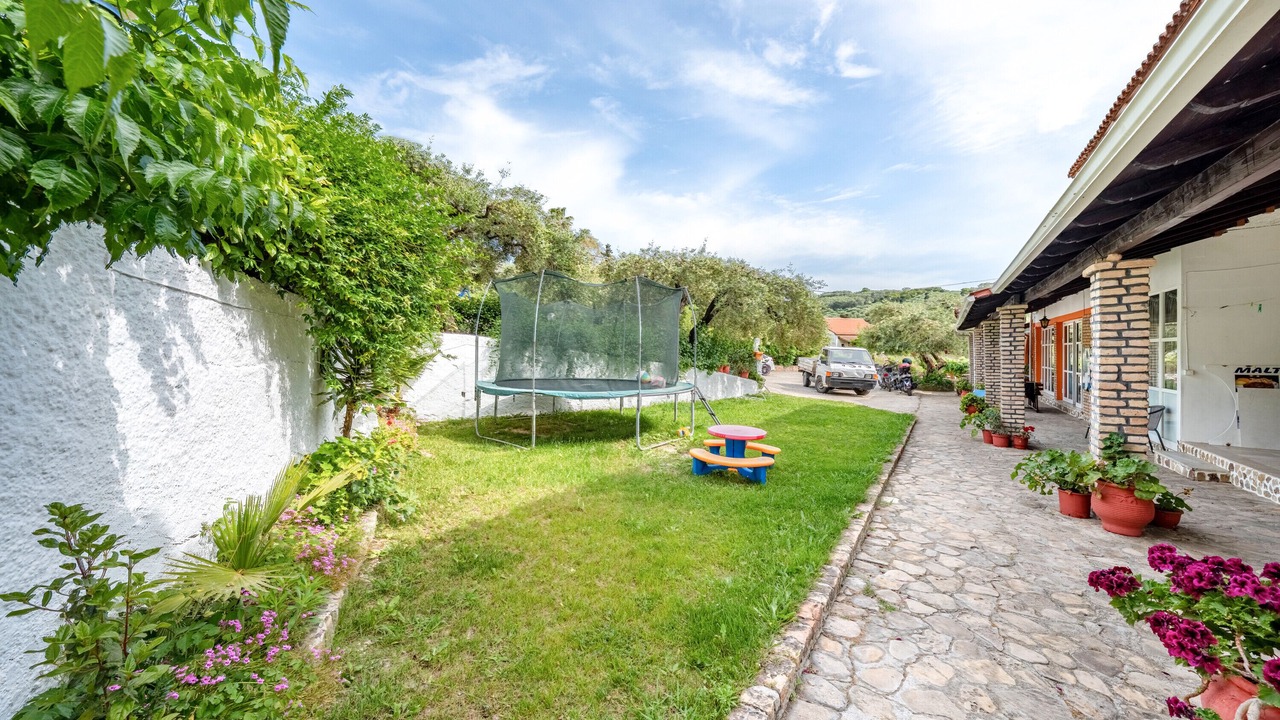 Photo of Outdoor in Notos