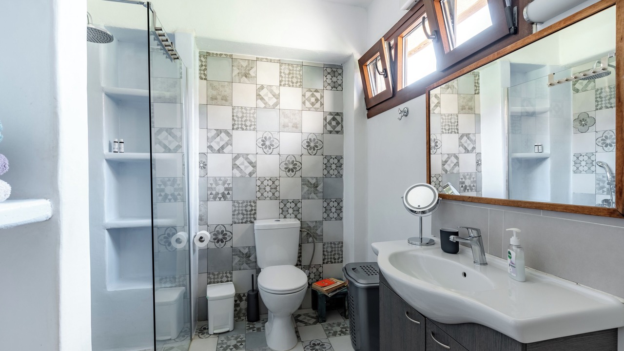 Photo of Bathroom in Parasporos
