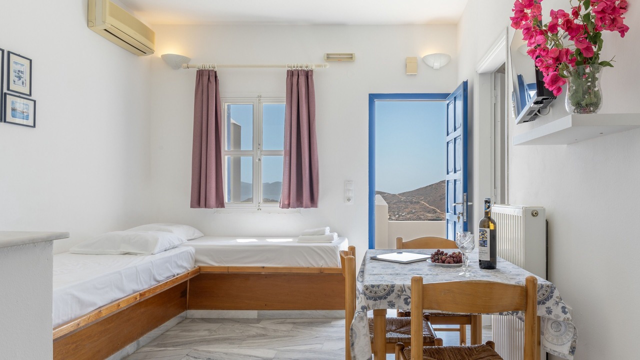 Photo of Bedroom in Ios Town