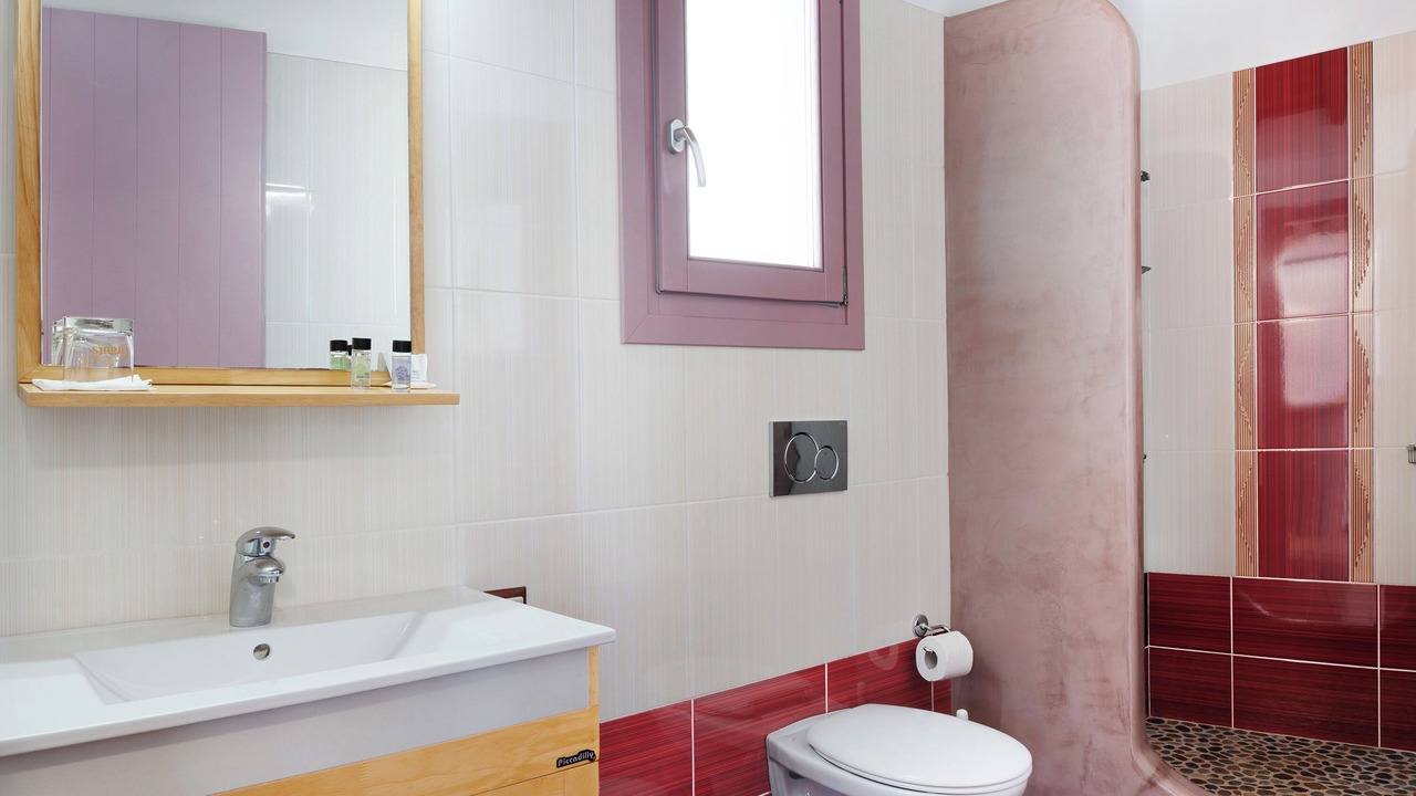Photo of Bathroom in Katapola