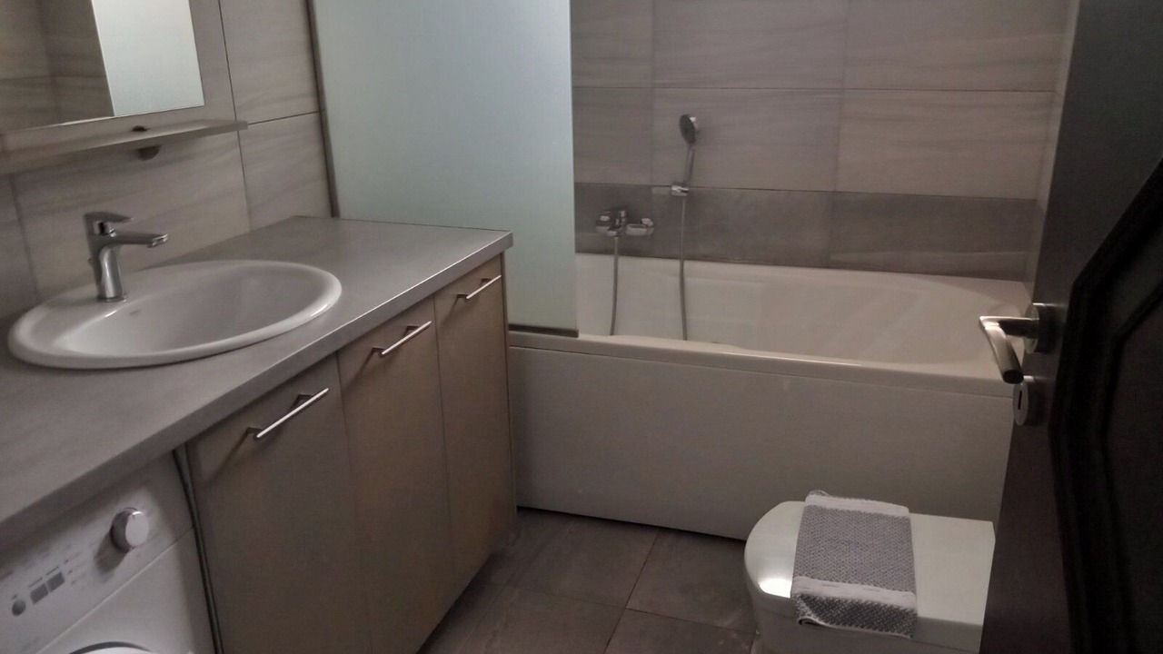 Photo of Bathroom in Skines