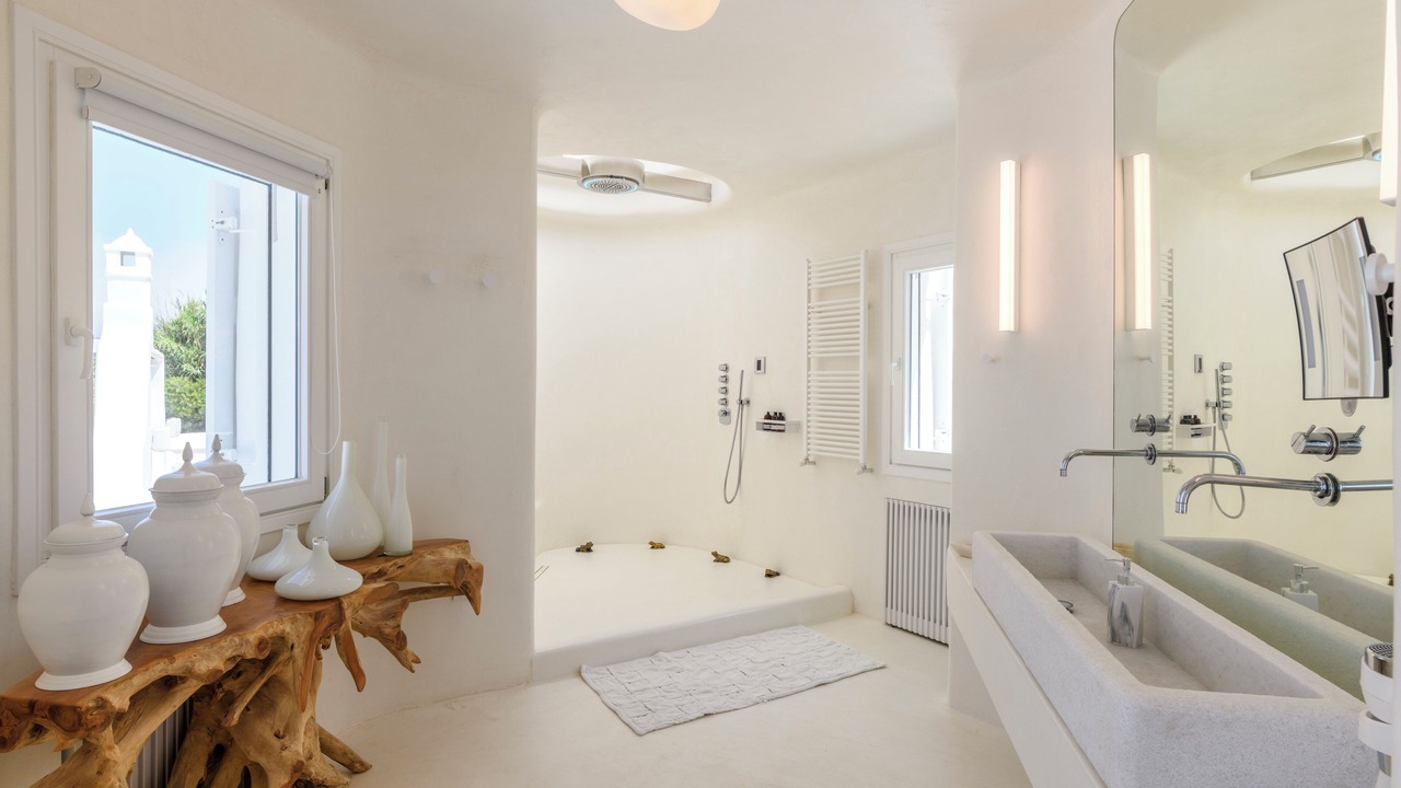 Photo of Bathroom in Tourlos