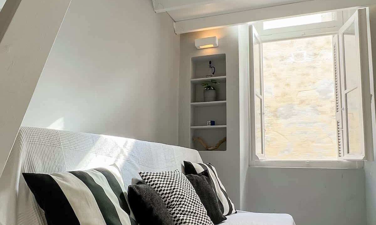 Photo of Bedroom in Paleopolis