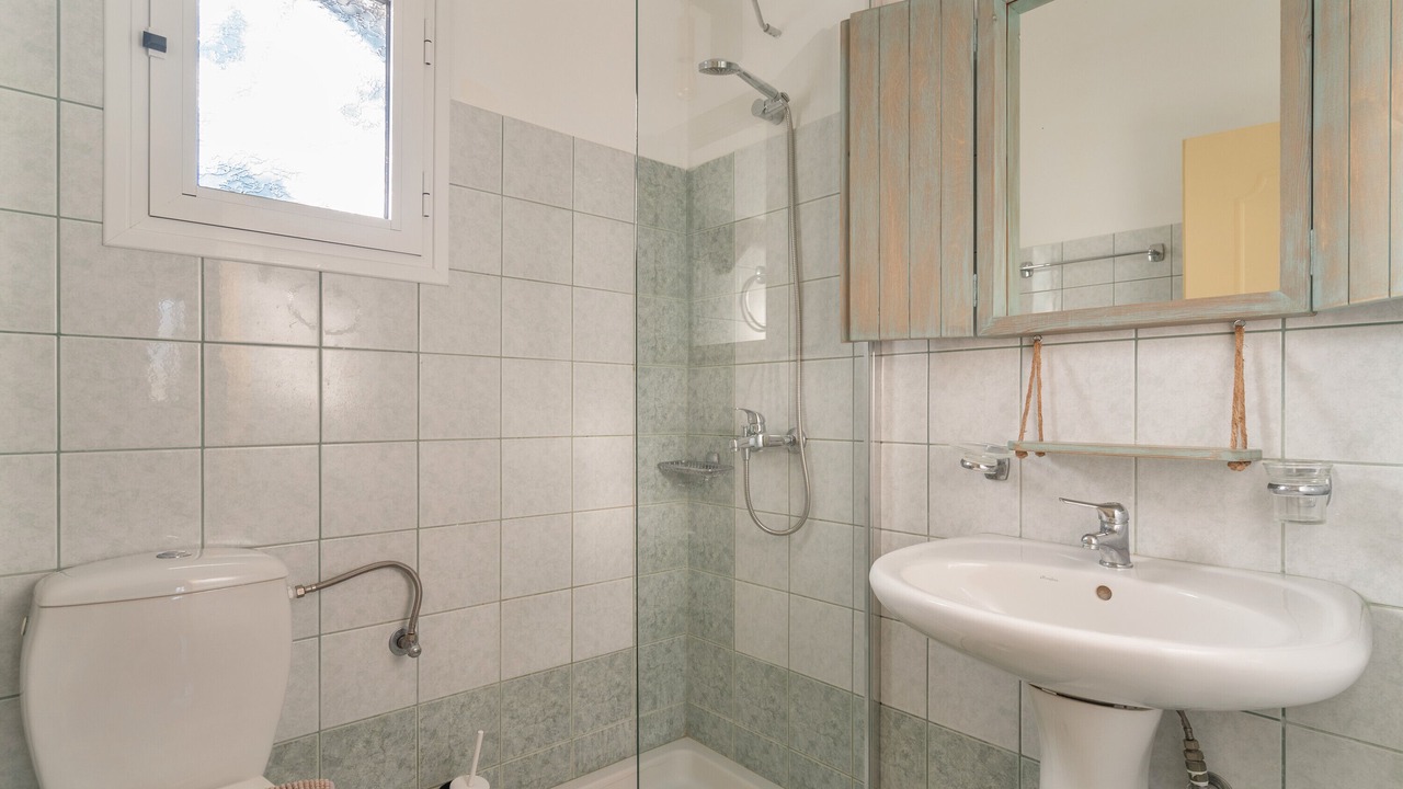 Photo of Bathroom in Leivathos