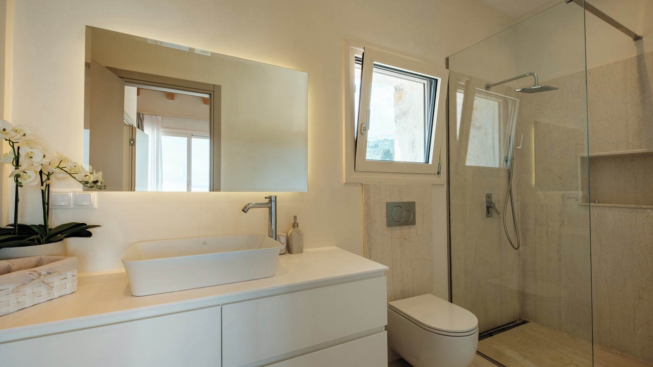Photo of Bathroom in Petaleia