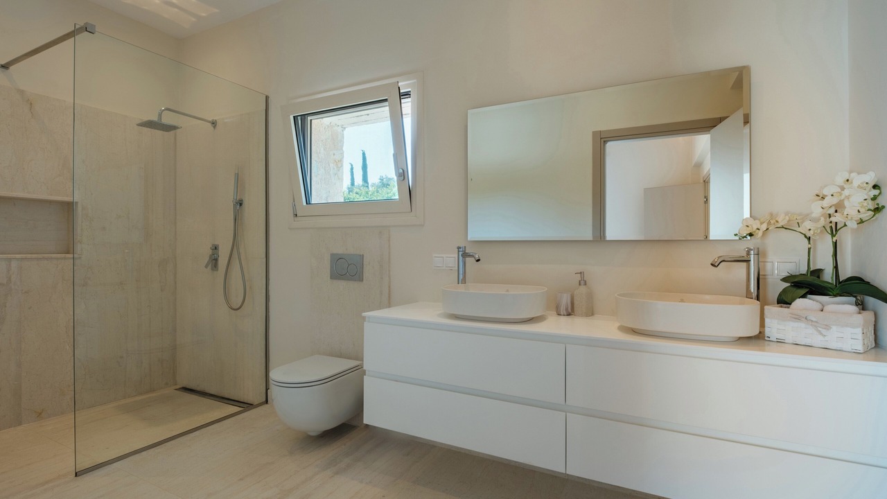 Photo of Bathroom in Petaleia