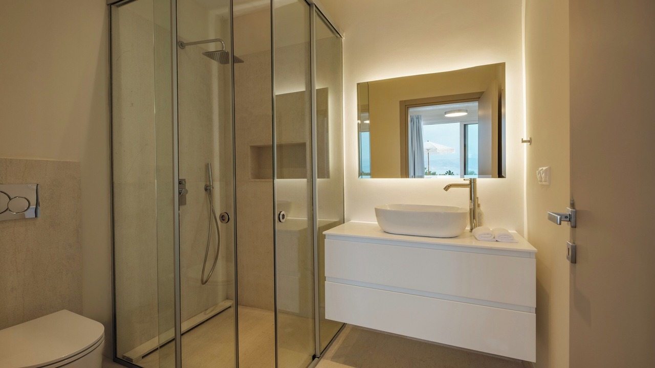 Photo of Bathroom in Petaleia