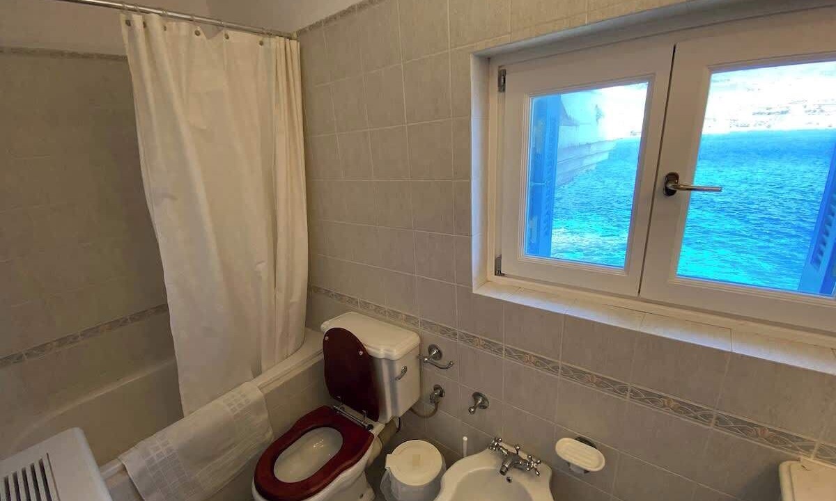 Photo of Bathroom in Paleopolis