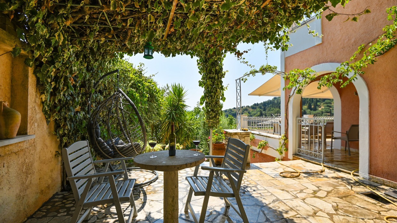 Photo of Outdoor in Petaleia
