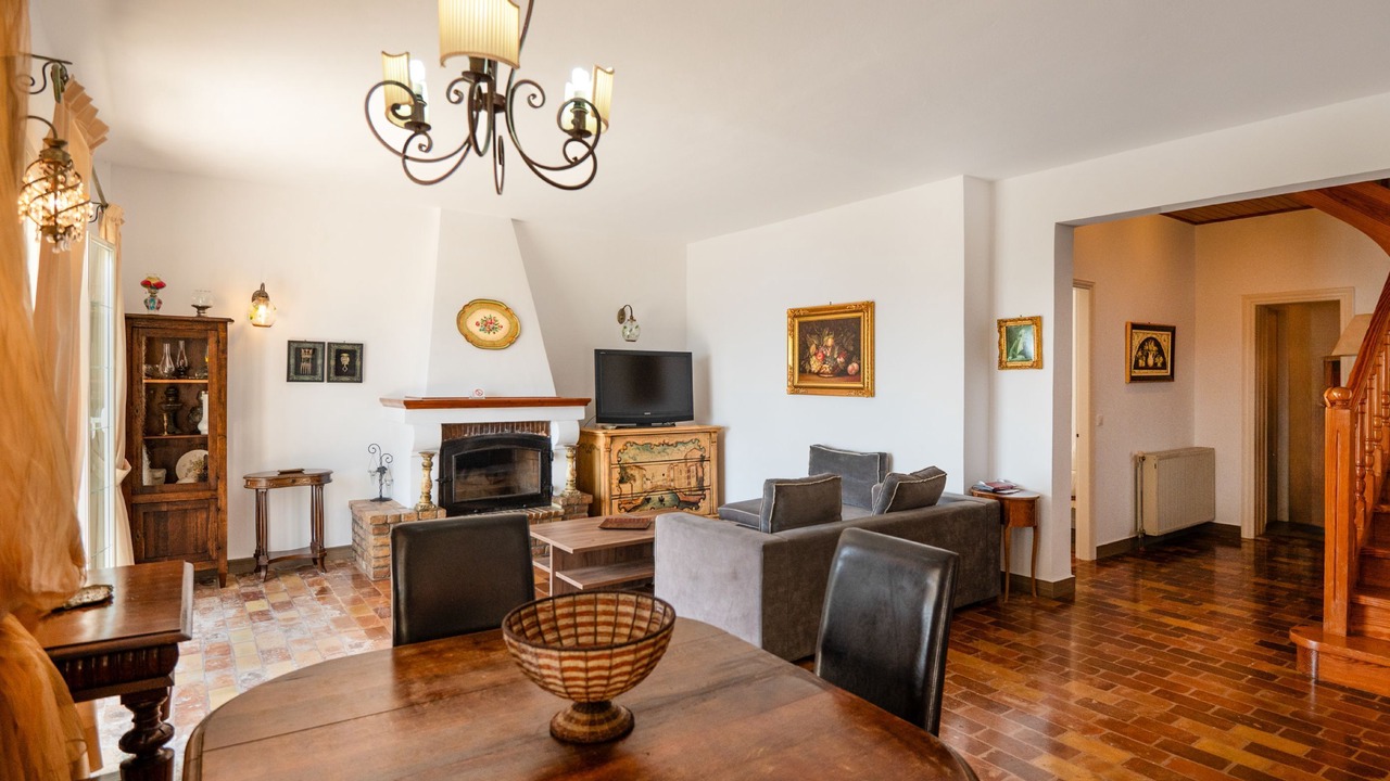 Photo of Livingroom in Petaleia