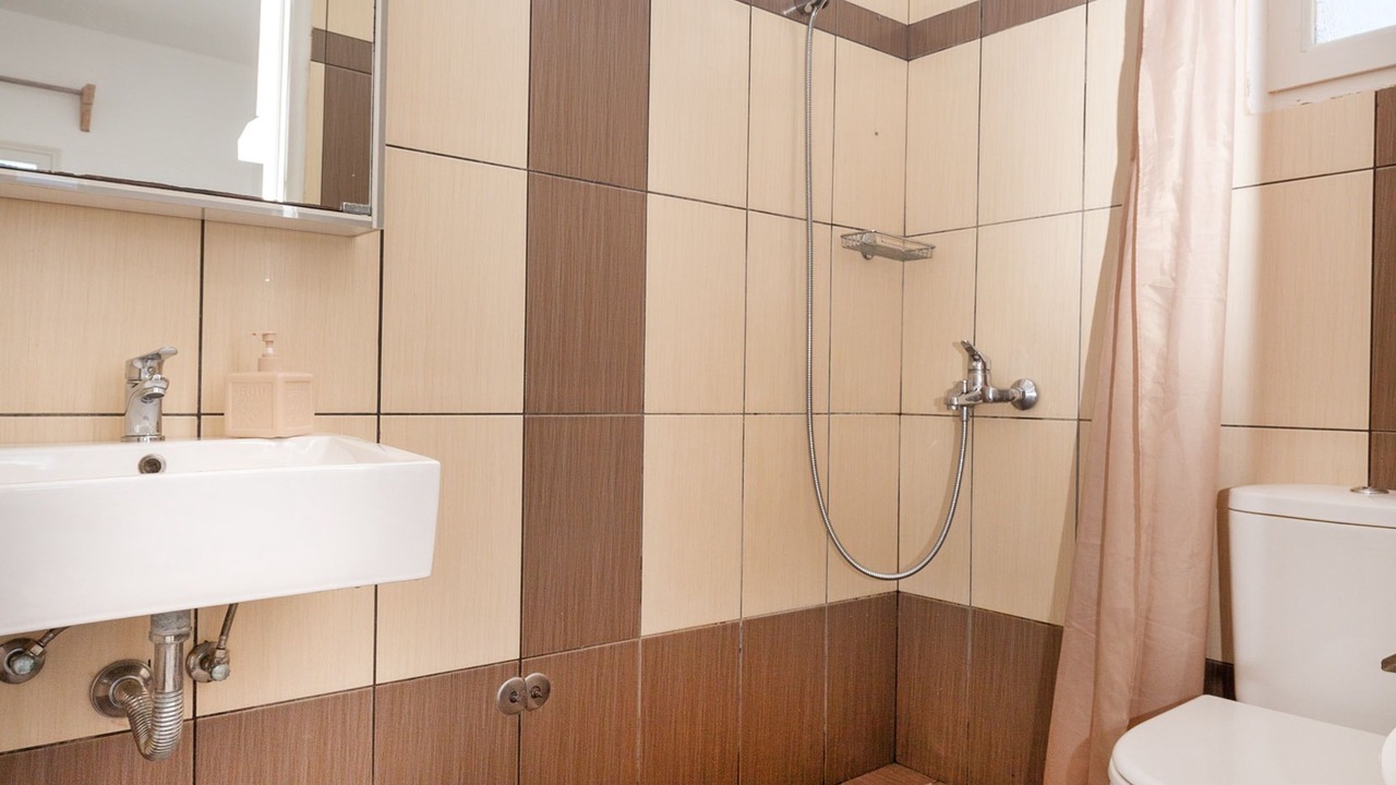 Photo of Bathroom in Schinoussa Town