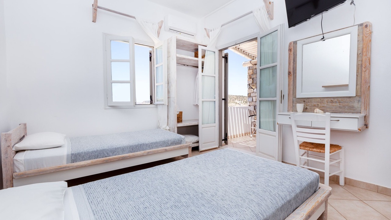 Photo of Bedroom in Schinoussa Town