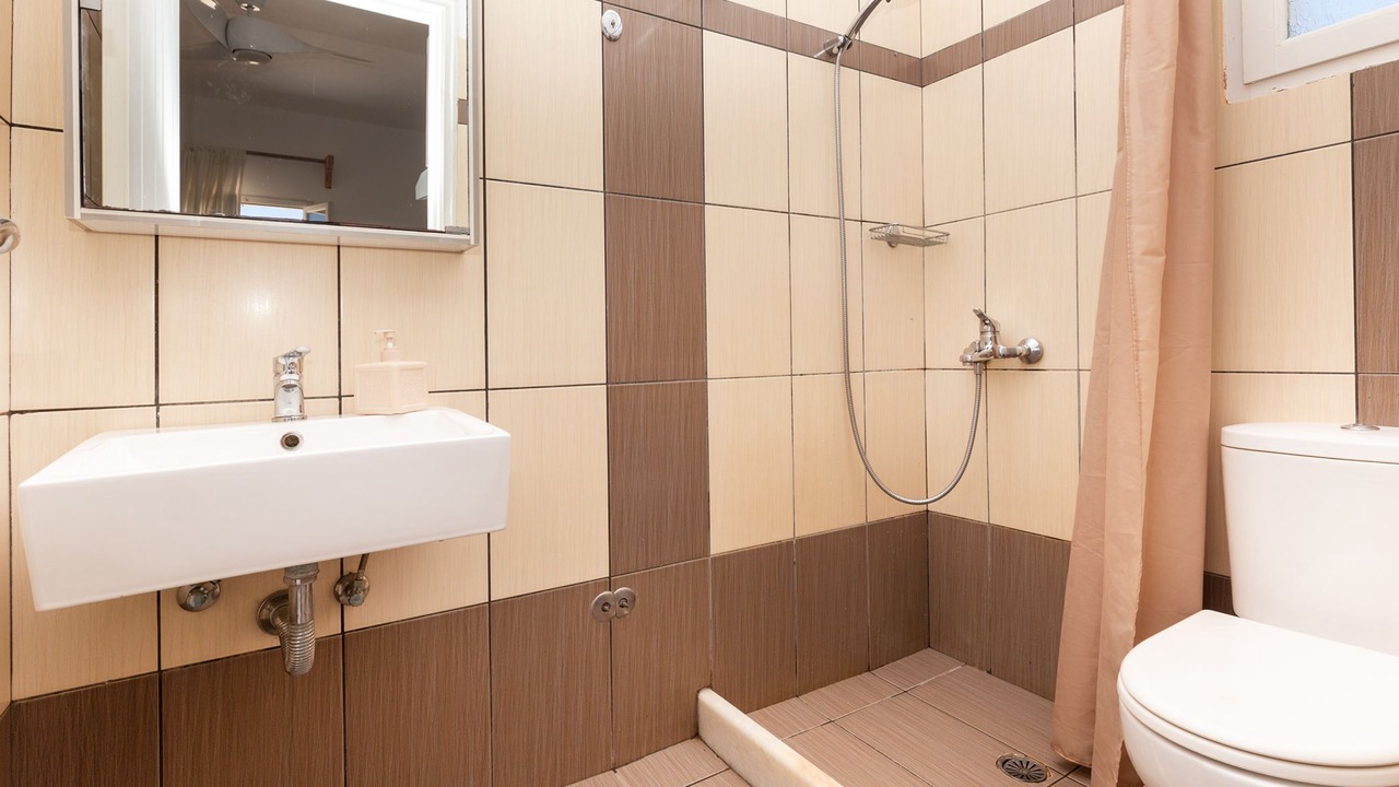 Photo of Bathroom in Schinoussa Town