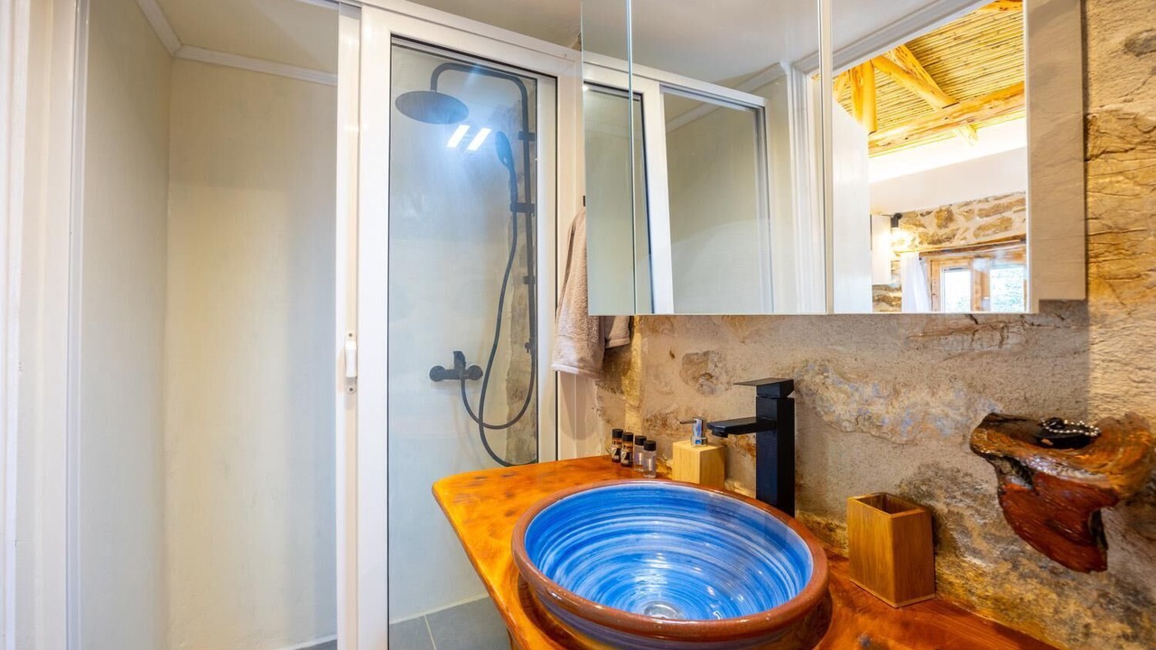 Photo of Bathroom in Petalidi