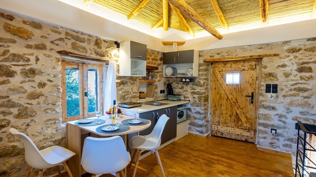 Photo of Kitchen in Petalidi