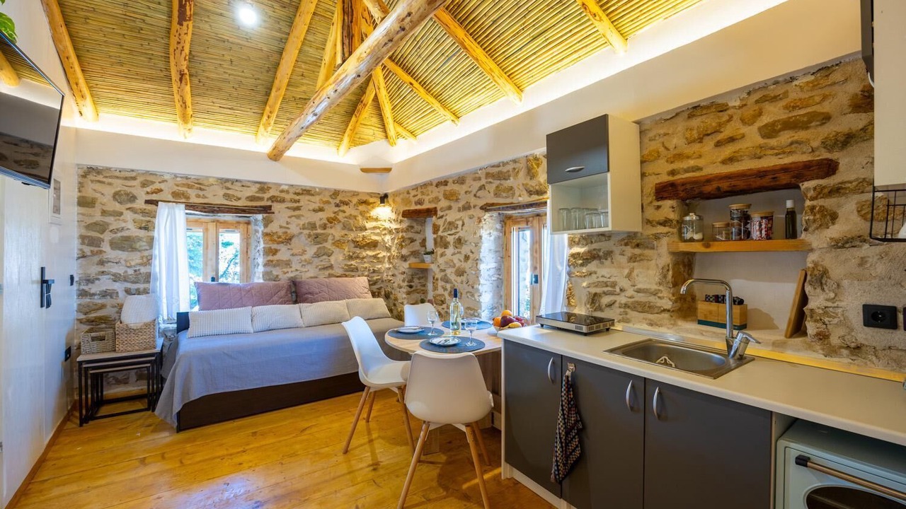 Photo of Kitchen in Petalidi