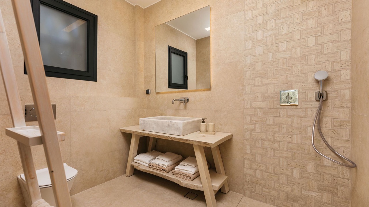 Photo of Bathroom in Gaitanion