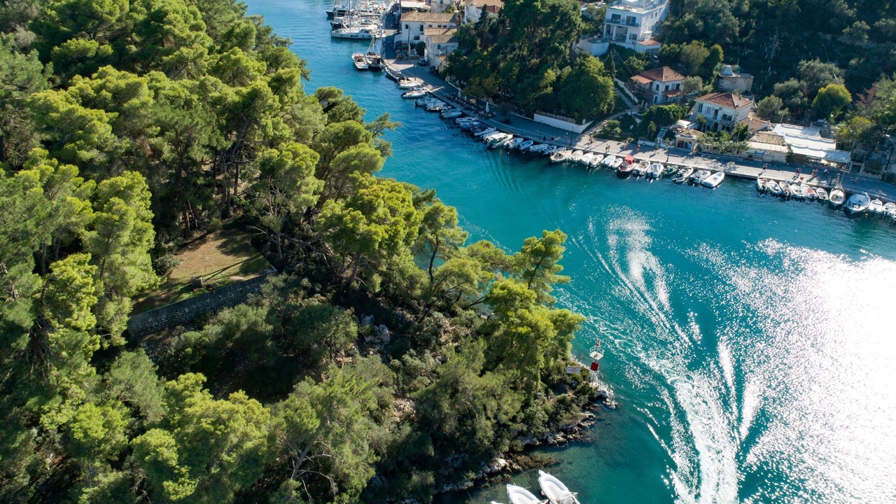 Photo of Others in Gaios