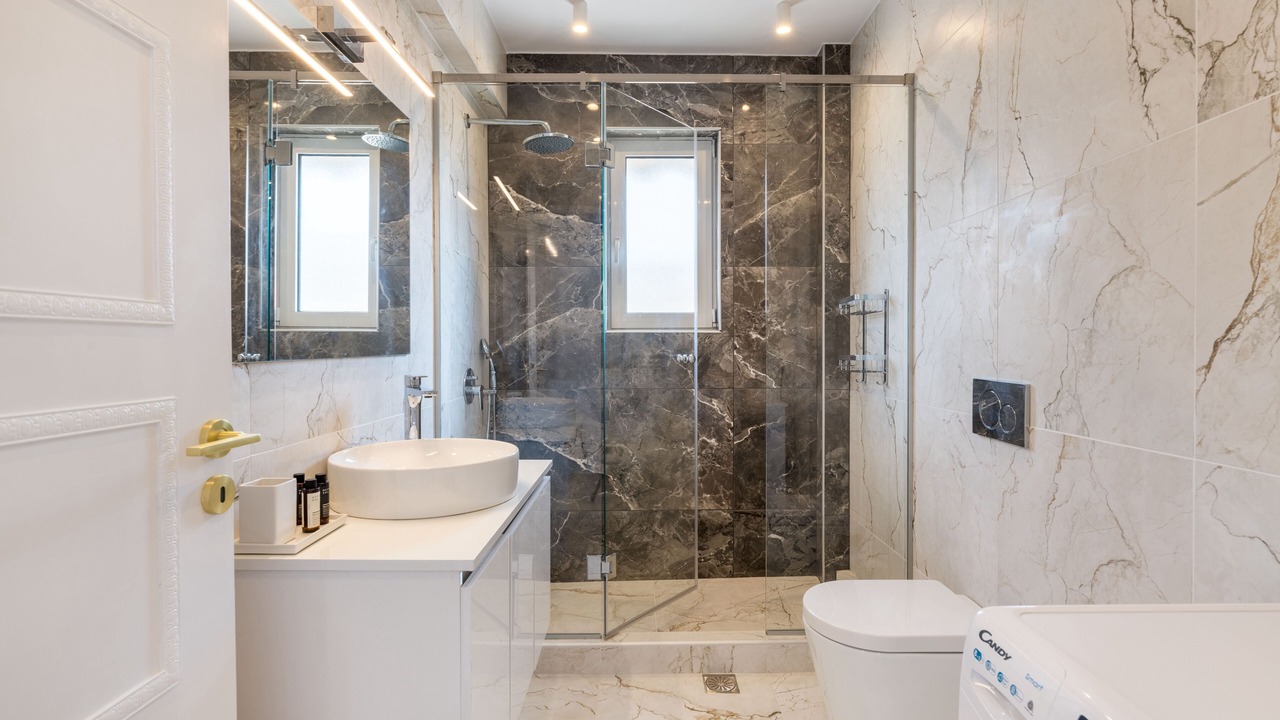 Photo of Bathroom in Alimos