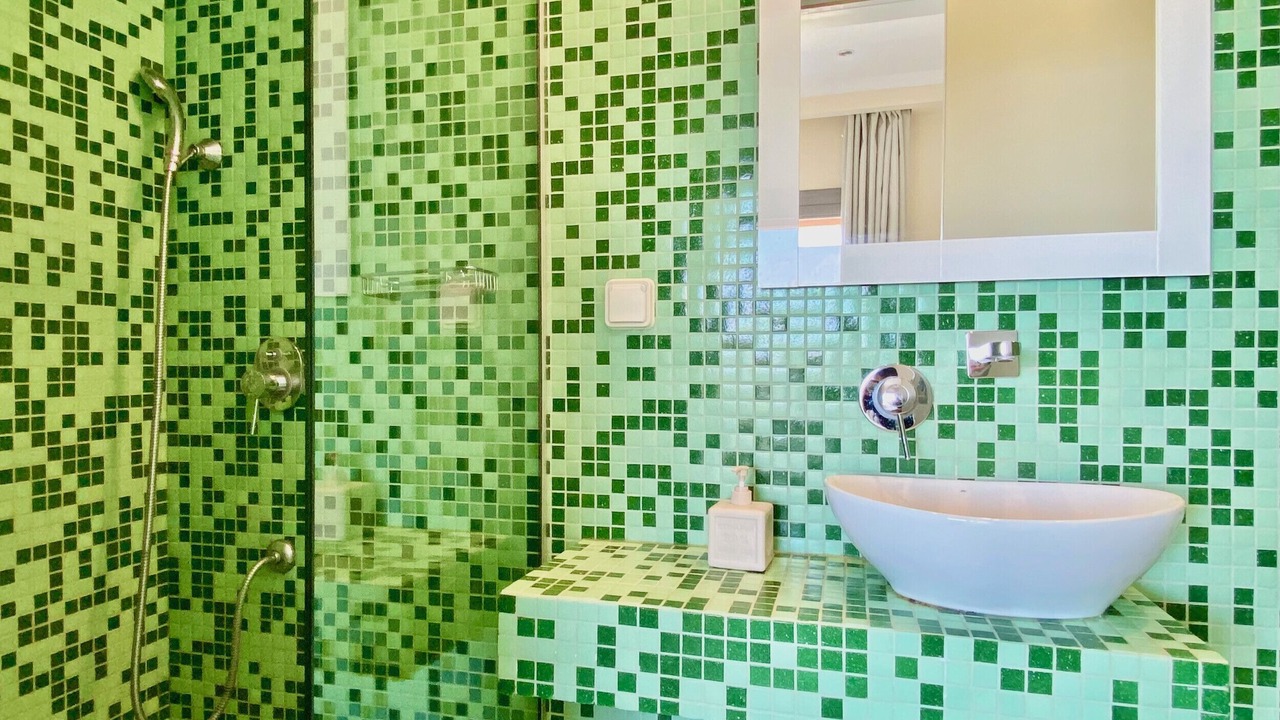 Photo of Bathroom in Petaleia
