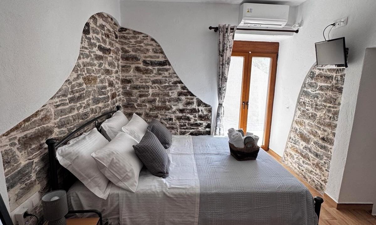 Photo of Bedroom in Nea Styra