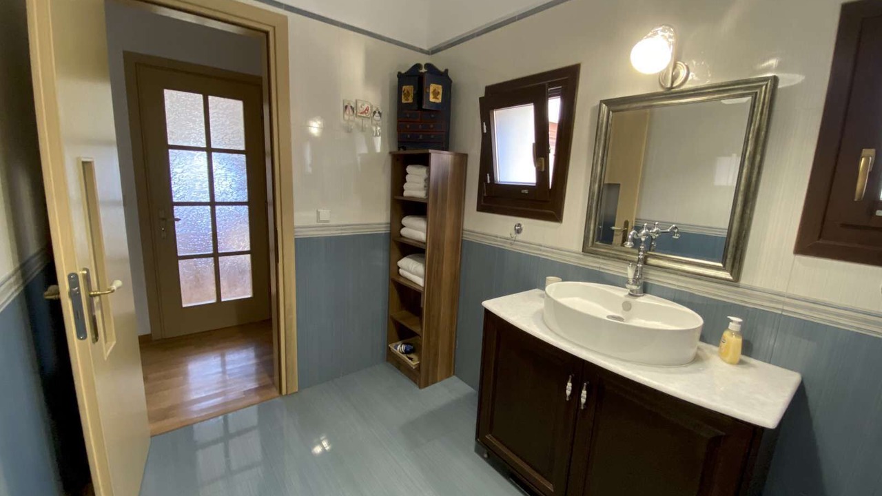 Photo of Bathroom in Filoti