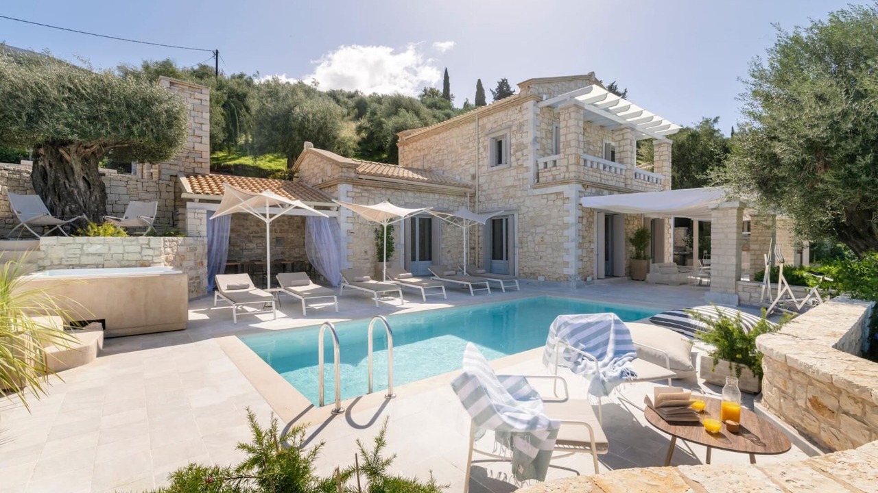 Photo of Outdoor in Peroulion
