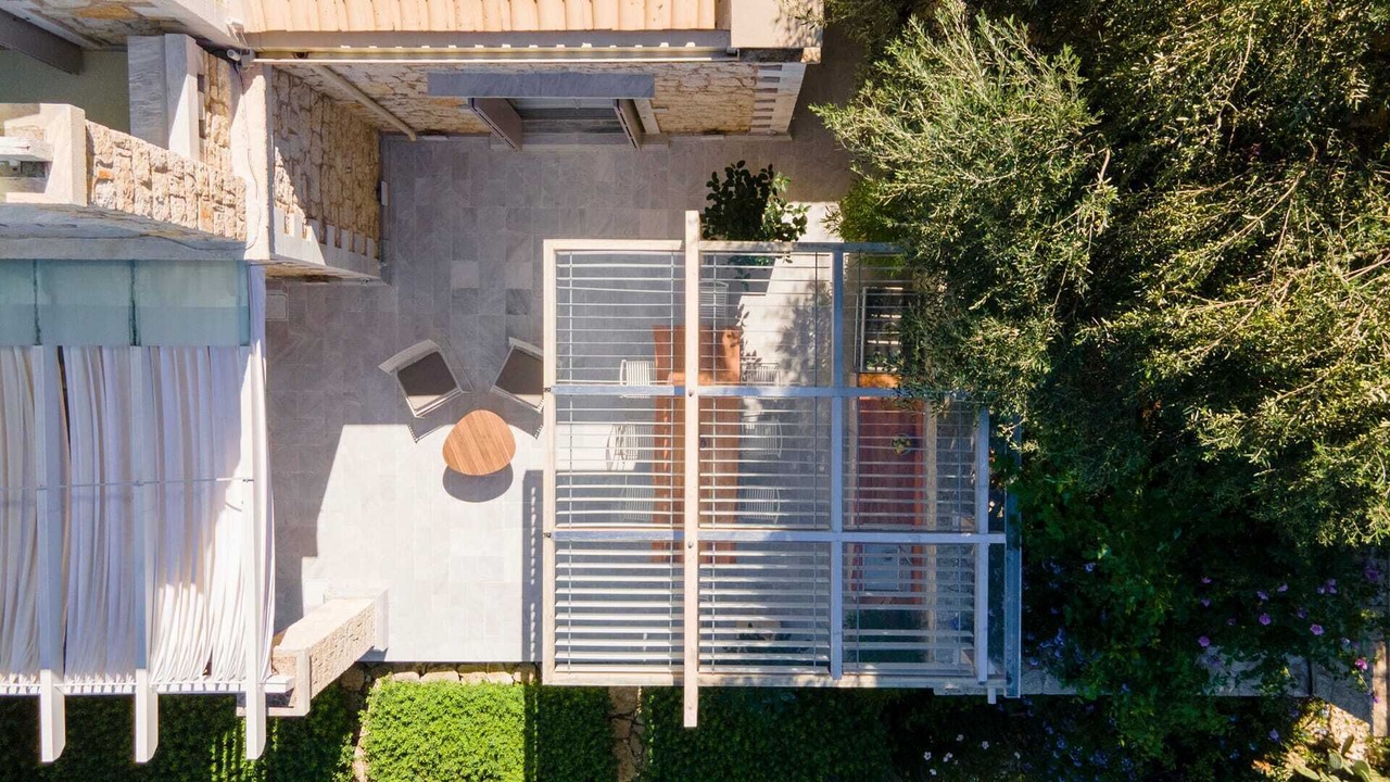 Photo of Patio Balcony in Peroulion