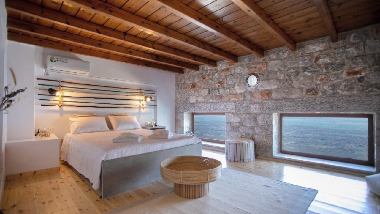 Photo of Bedroom in Neon Oitylo