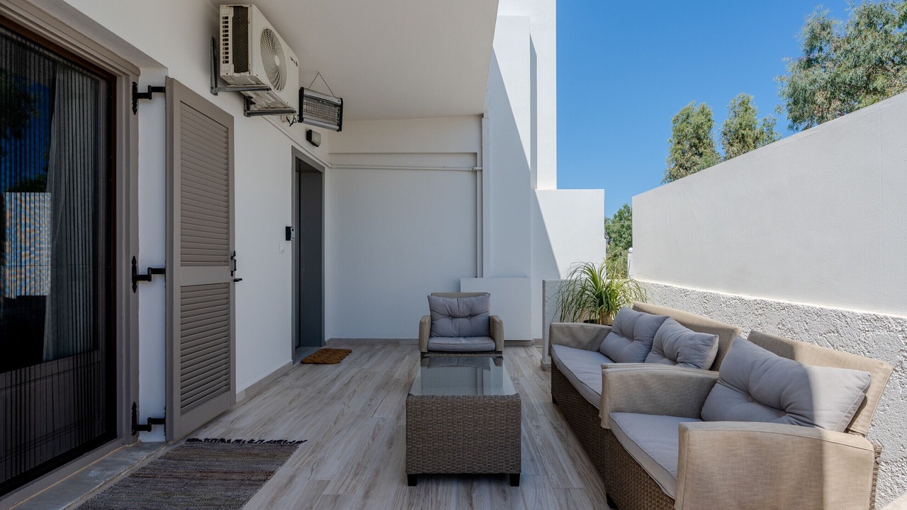 Photo of Patio Balcony in Platanes