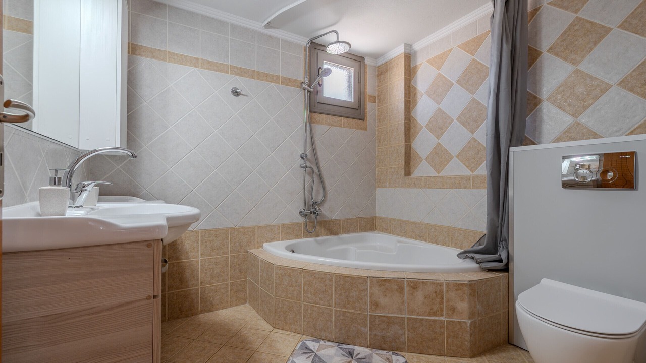 Photo of Bathroom in Platanes