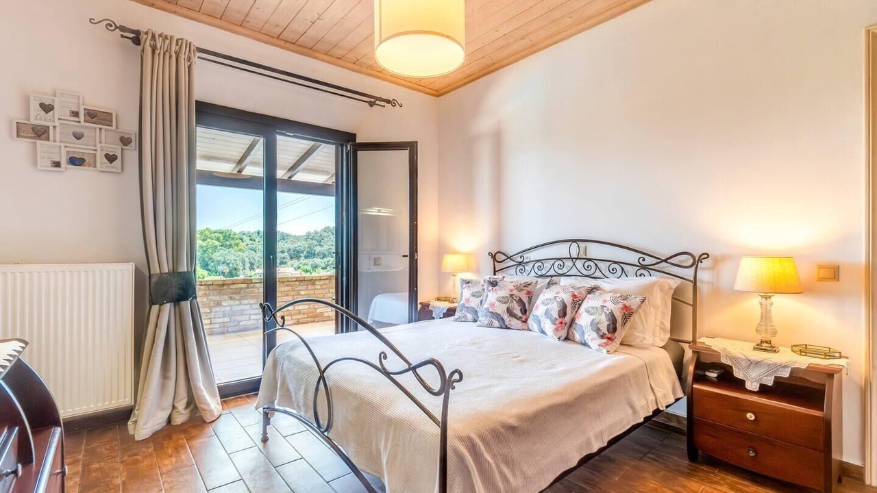 Photo of Bedroom in Peroulion