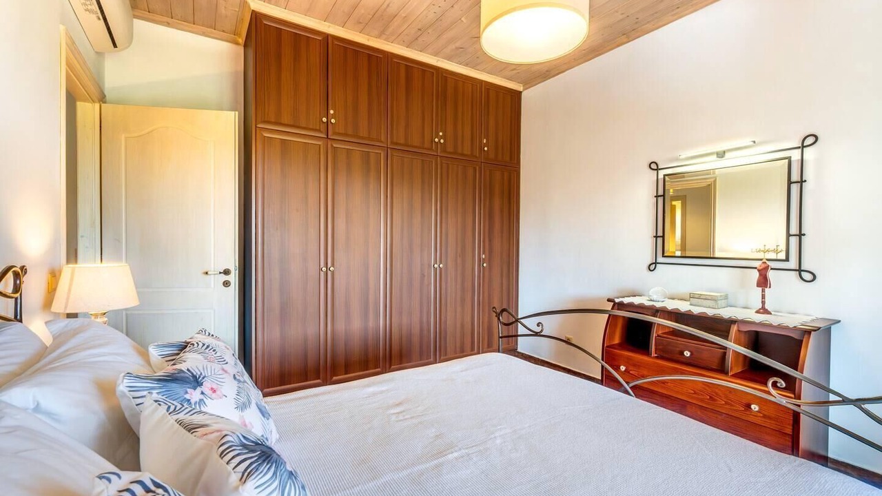 Photo of Bedroom in Peroulion