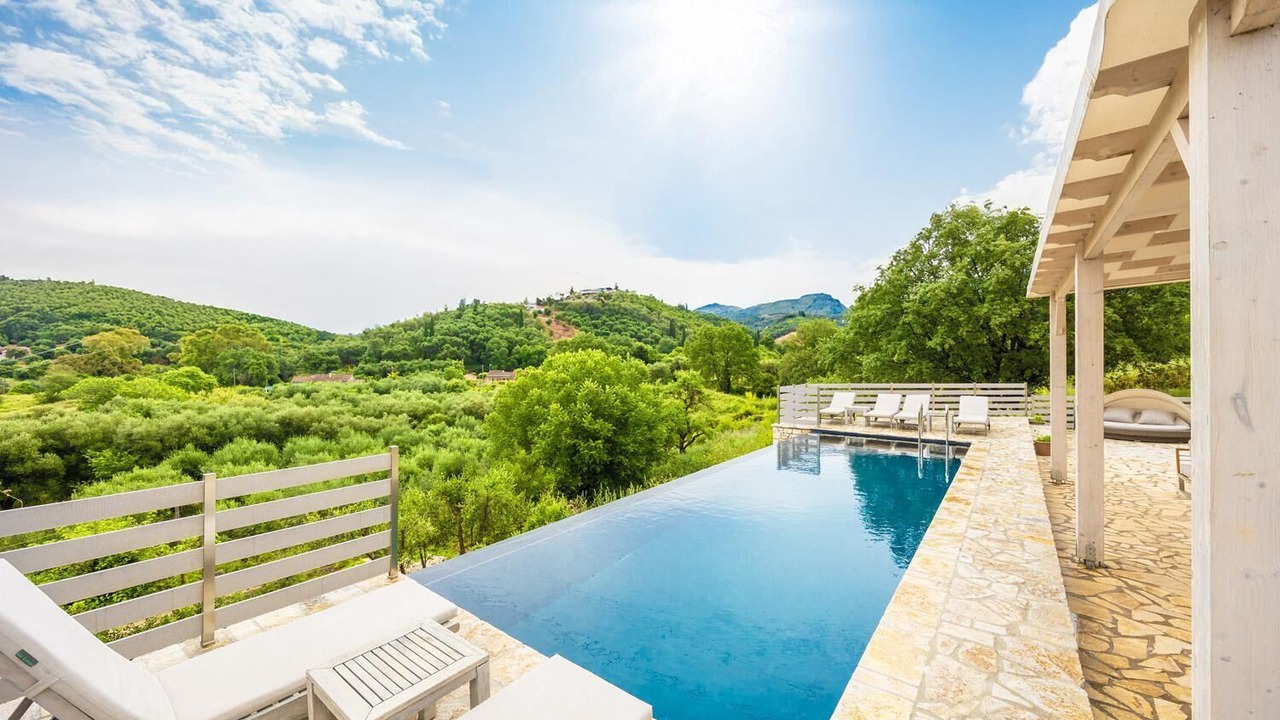 Photo of Outdoor in Peroulion