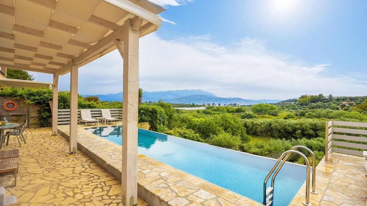 Photo of Outdoor in Peroulion