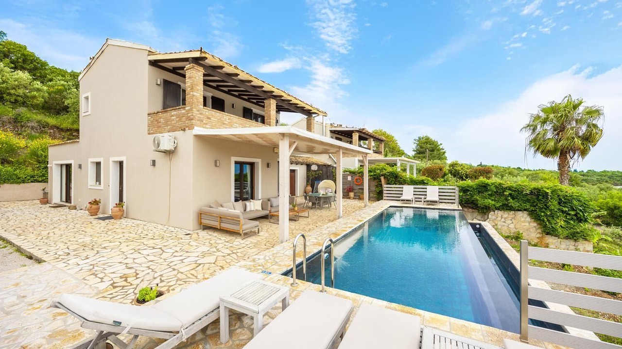 Photo of Outdoor in Peroulion